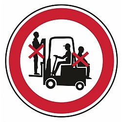 Zákaz dopravy osôb na nakladači