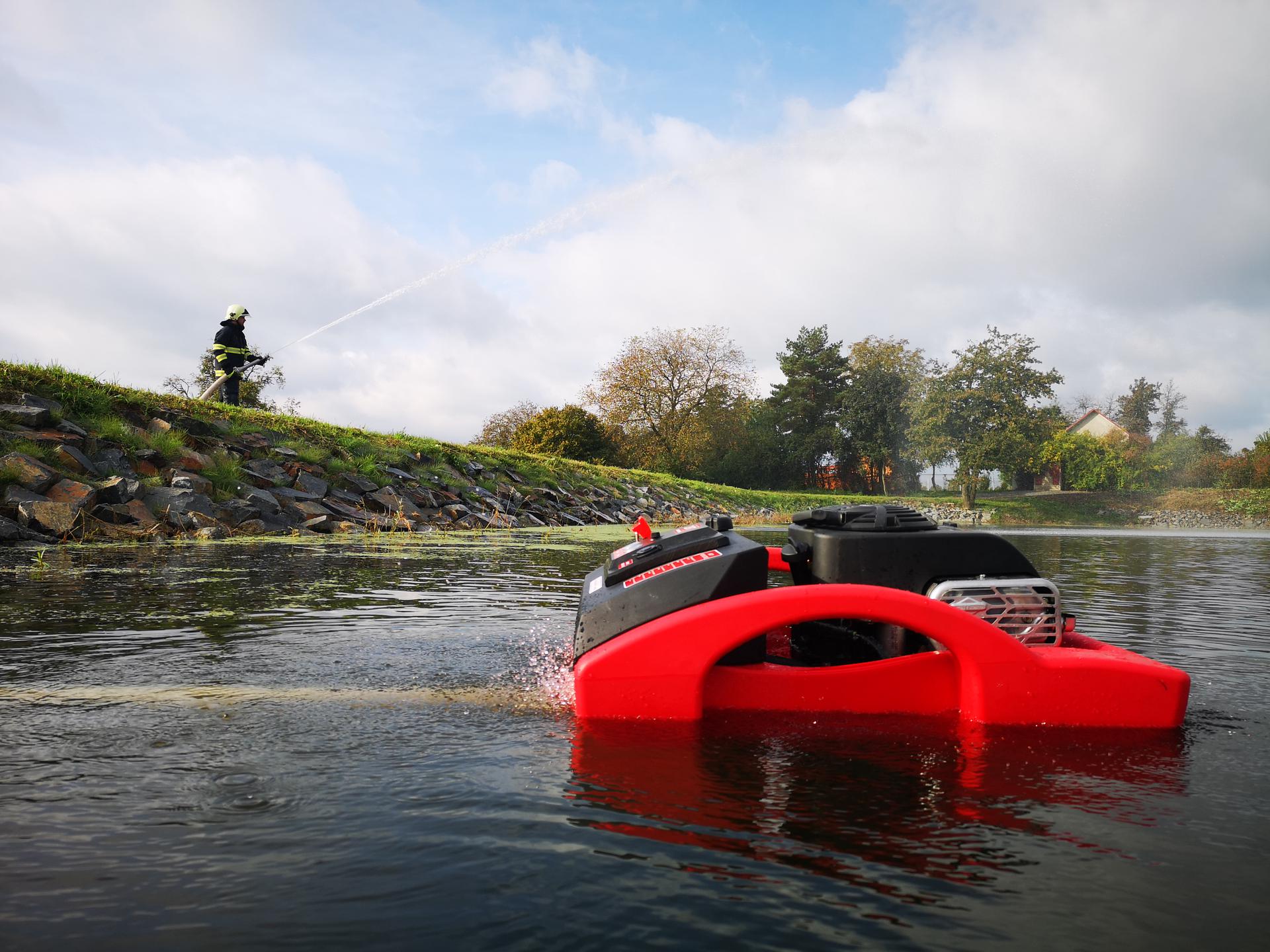 Plávajúce čerpadlo AMPHIBIO-REMOTE na diaľkové ovládanie Plávajúce čerpadlo AMPHIBIO-REMOTE na diaľkové ovládanie