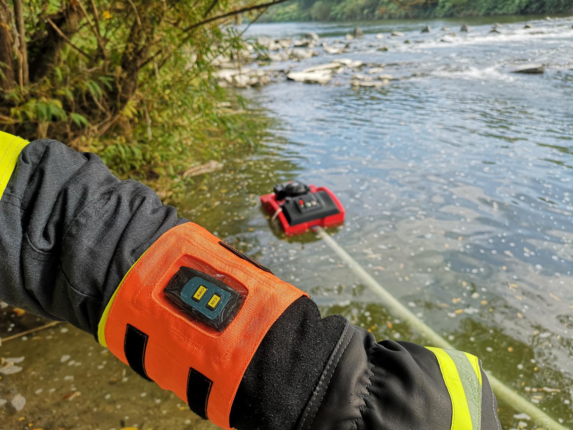 Plávajúce čerpadlo AMPHIBIO-REMOTE na diaľkové ovládanie Plávajúce čerpadlo AMPHIBIO-REMOTE na diaľkové ovládanie