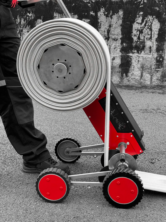 ET-Roller 7 elektrický navíjač požiarnych hadíc do 6" napájaný Milwaukee batériami