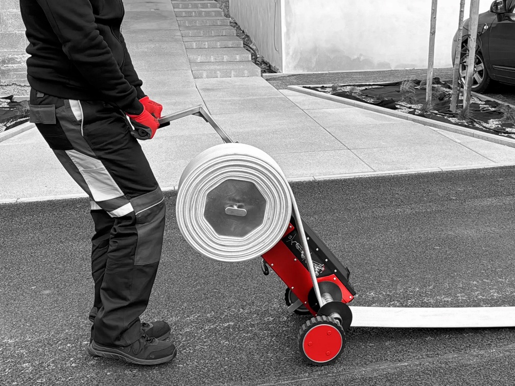 ET-Roller 6 Elektrický navíjač požiarnych hadíc do 4" napájaný 18 V Milwaukee aku batériami