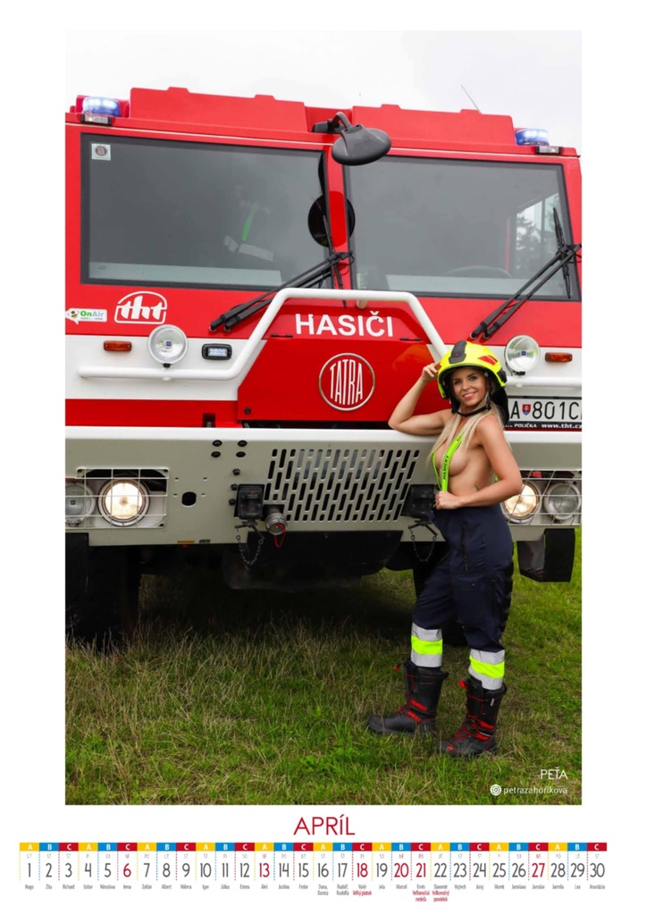 NEW NÁSTENNÝ KALENDÁR FIREGIRLS HOT 2025