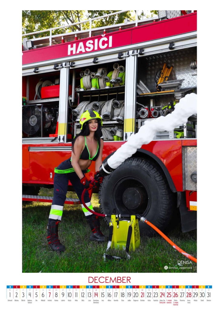 NEW NÁSTENNÝ KALENDÁR FIREGIRLS HOT 2025