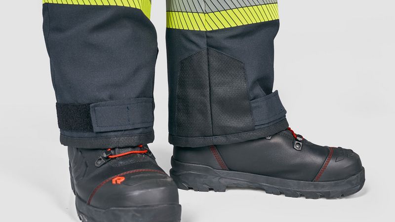Nový Ľahký zásahový odev Rosenbauer GAROS G 30 s membránou BLACK BLUE /GOLD Nový Ľahký zásahový odev Rosenbauer GAROS G 30 s membránou BLACK BLUE /GOLD