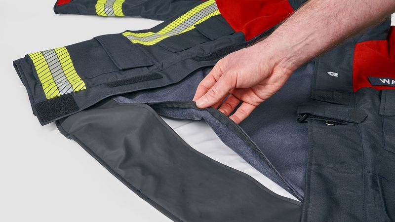 Nový Ľahký zásahový odev Rosenbauer GAROS G 30 s membránou BLACK BLUE /GOLD Nový Ľahký zásahový odev Rosenbauer GAROS G 30 s membránou BLACK BLUE /GOLD